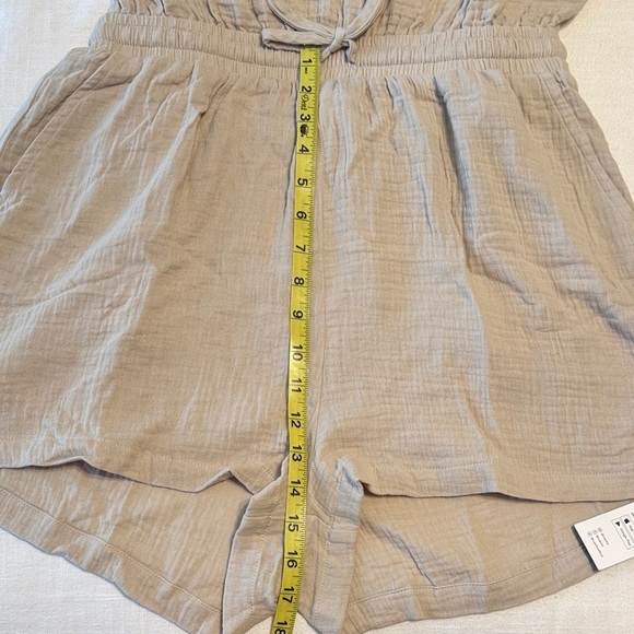 🌞👗 🆕 CUPSHE Neutral Drawstring Plunging V-Neck Romper – Size Medium - Picture 6 of 16